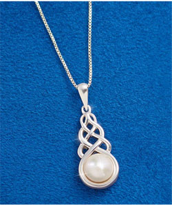 The Celtic Knot Pearl Pendant